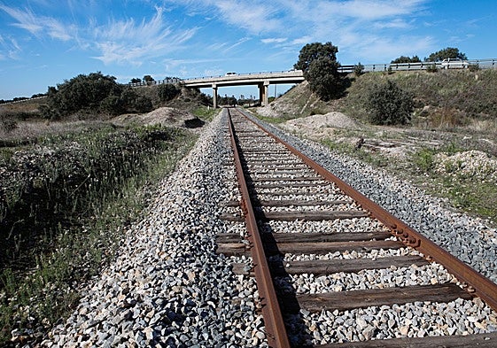 Línea de tren entre Cáceres y Valencia de Alcántara, una de las incluidas en el estudio.