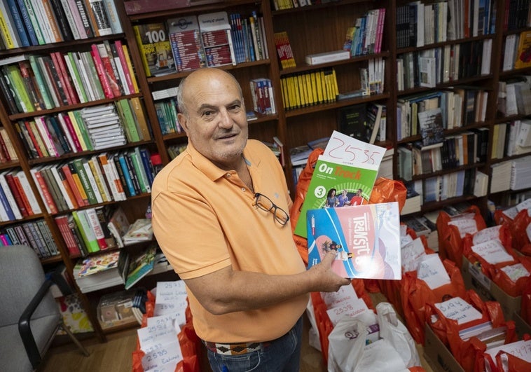 Un librero de toda la vida: «El negocio de los libros de texto está en su peor momento»