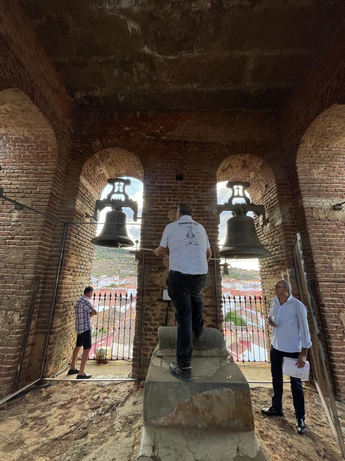 Campanero de Salvatierra de los Barros durante el concurso 'Manolo Bermejo'