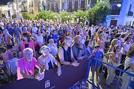 El inicio de la Noche en Blanco de Badajoz, en la Plaza del Ayuntamiento.