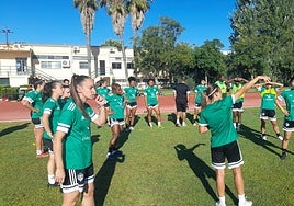Las jugadoras del Cacereño durante un entrenamiento de esta semana en El Cuartillo.