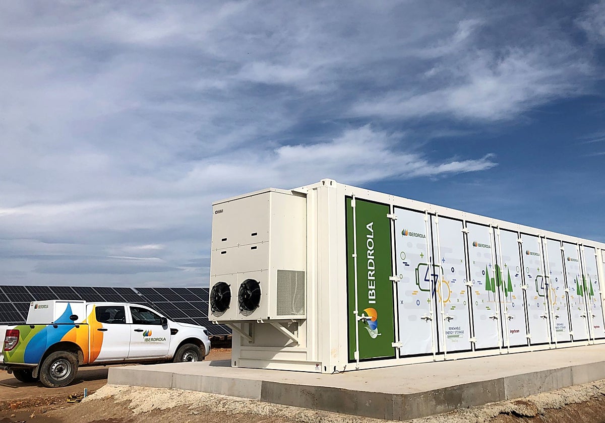 Sistema de almacenamiento de baterías en una planta de Iberdrola.