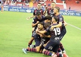 Celebración del gol de Zarfino que dio el triunfo.