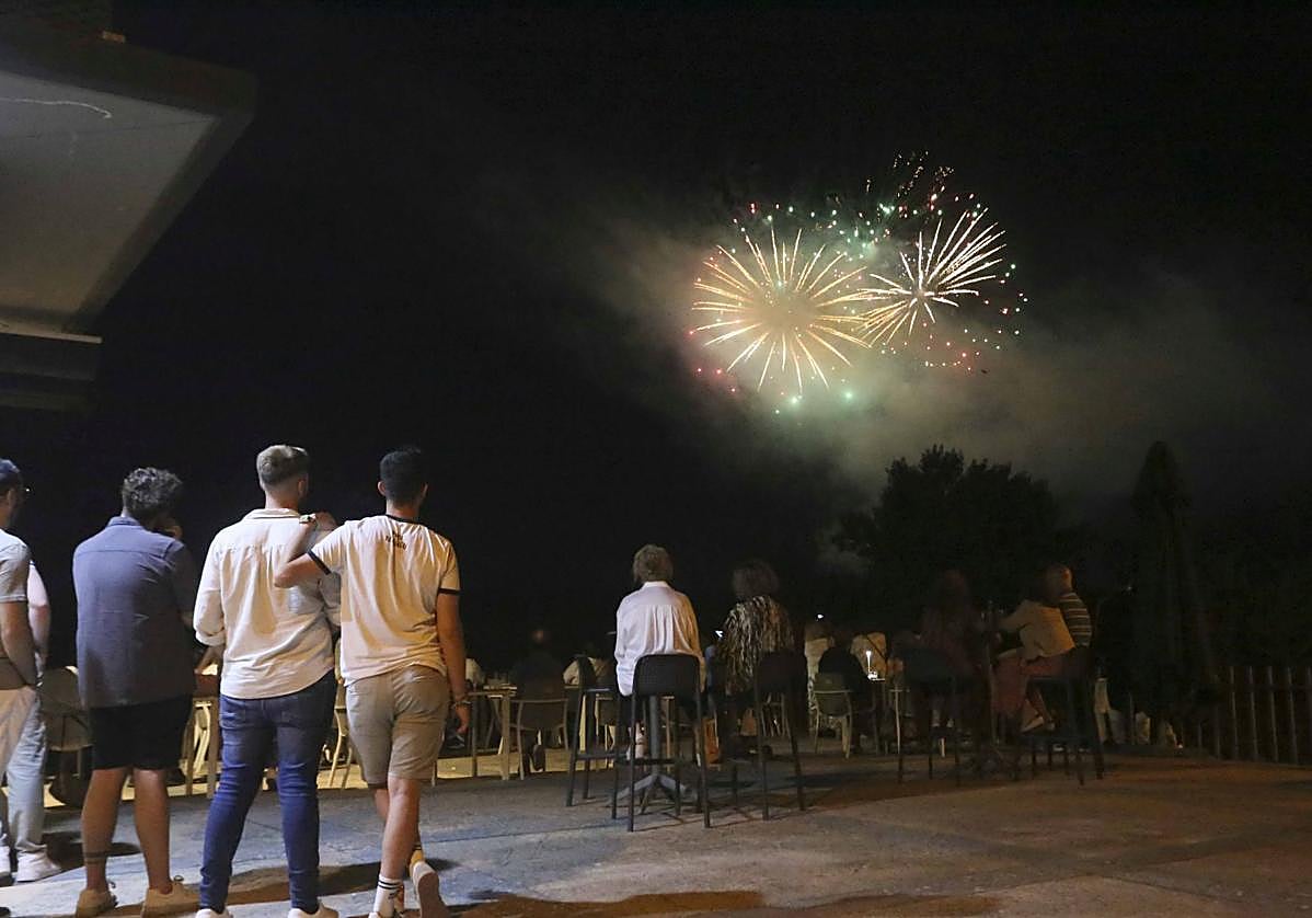 Fuegos artificiales para despedir la Feria de Mérida