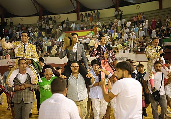 Los matadores salieron a hombros.
