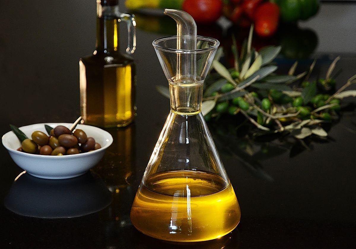 Ni fruta ni verdura: el alimento que los mayores de 60 deben comer a diario según la AESAN