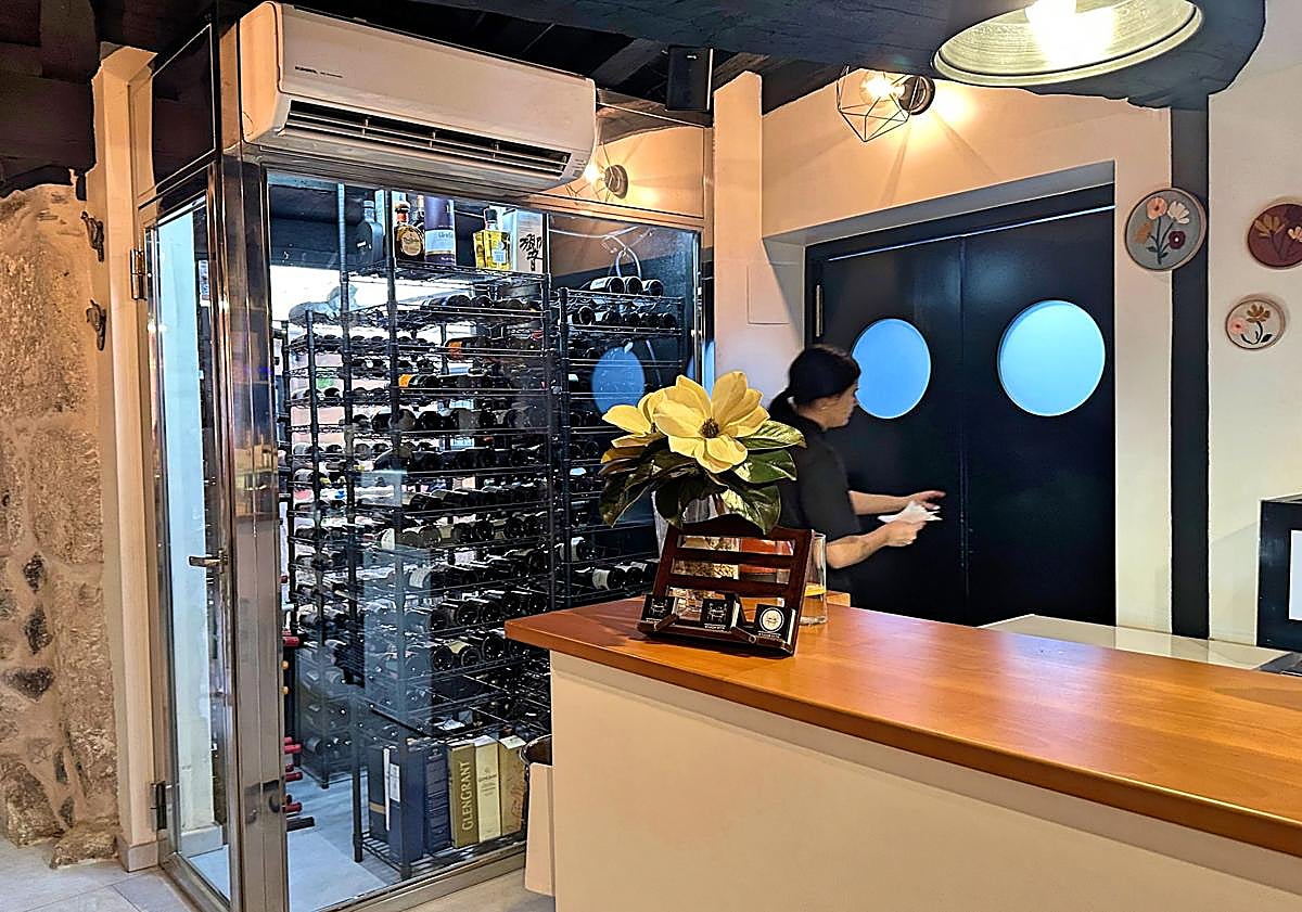 Imagen principal - Bodega, baños y partes de A Fuego lento.