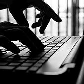 Seis meses de prisión y 12.000 euros de indemnización por vender a terceros clases online de una academia de informática de Cáceres