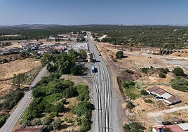 Trabajos de adecuación de la vía entre Zafra y Huelva.