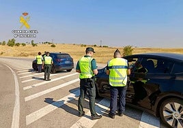 La Guardia Civil de Cáceres refuerza la seguridad en zonas turísticas de la provincia con dos gendarmes franceses