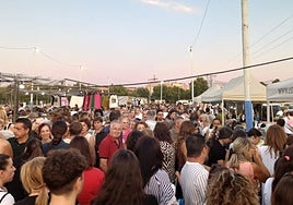 Asistentes al mercadillo nocturno que tuvo lugar el 28 de agosto.