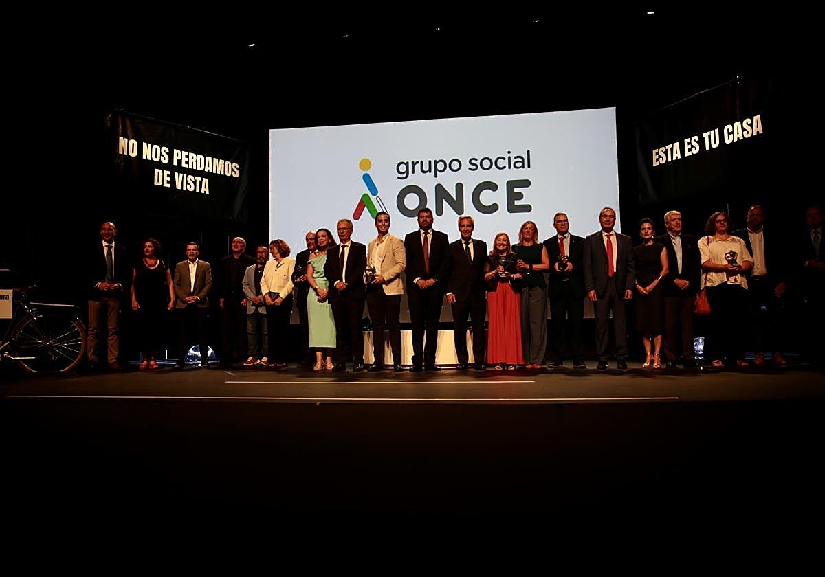 La ONCE premia la generosidad y el interés de la sociedad extremeña