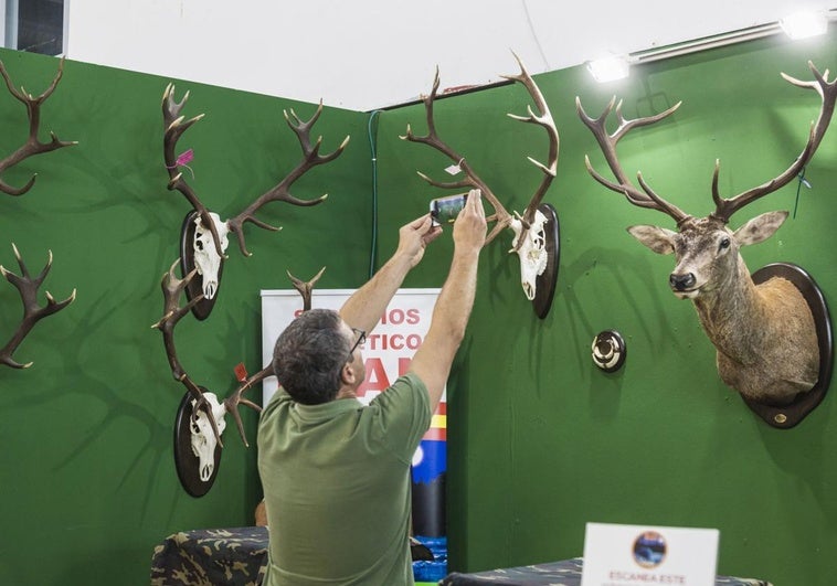 Unos 4.600 pescadores y 700 cazadores cuentan con la nueva licencia telemática en la región