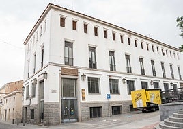 Antiguo edificio de Correos en la Plaza de la Constitución.