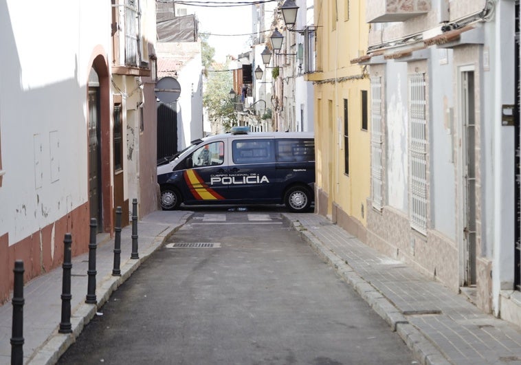 La policía detuvo a cinco personas en la redada de la calle Amparo de Badajoz