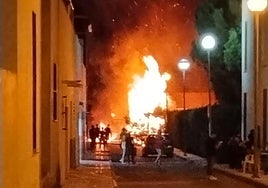 El fuego en un depósito de combustible de la residencia de mayores Nuestra Señora de Perales alertó a los vecinos de Arroyo de San Serván.