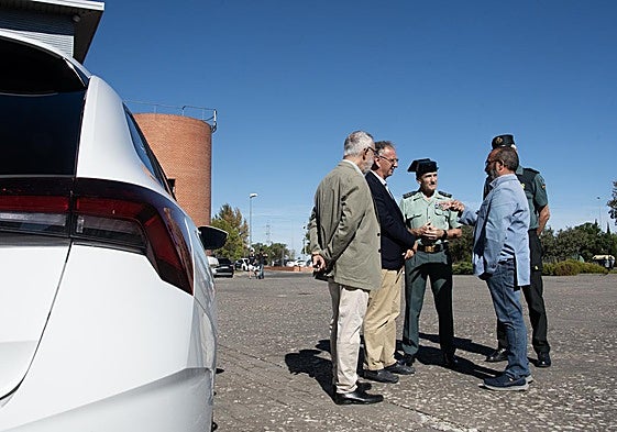 La Diputación de Cáceres cede un coche a la Guardia Civil para proteger a víctimas de violencia de género