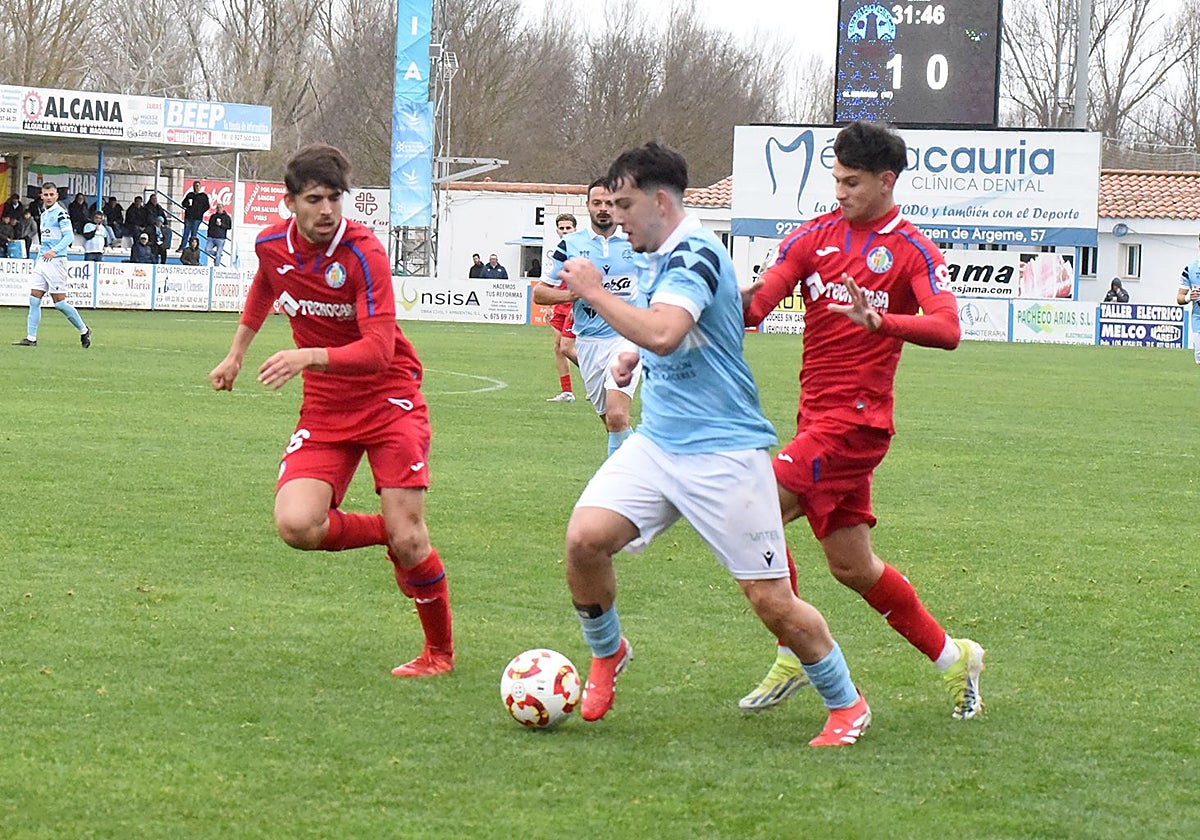 Partido entre el Coria y el Getafe B de la temporada pasada en La Isla.