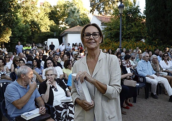 María Dueñas departió con los lectores en Castelar