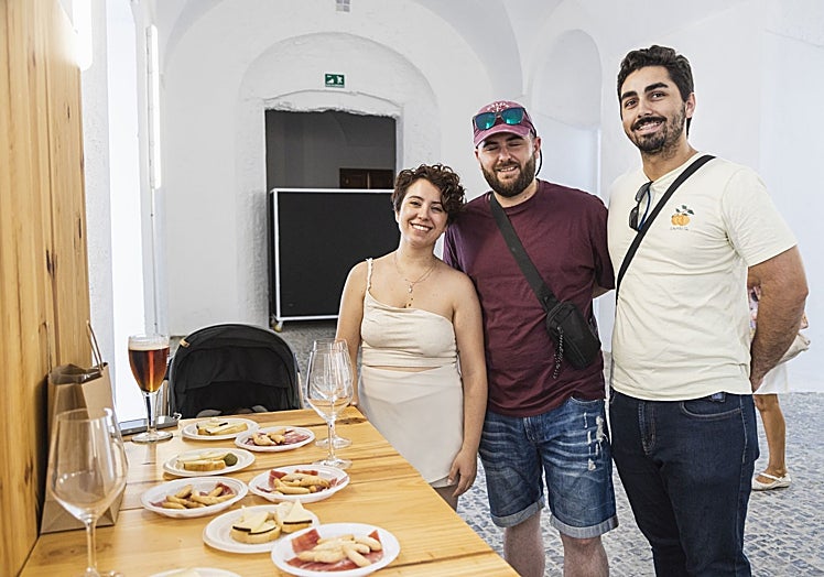 Victoria, Manuel, María y José Antonio, llegados desde Retamal de Llera.