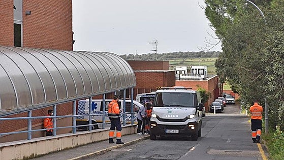 Un joven de 25 años resulta herido grave tras caer con la moto por un barranco en Acebo