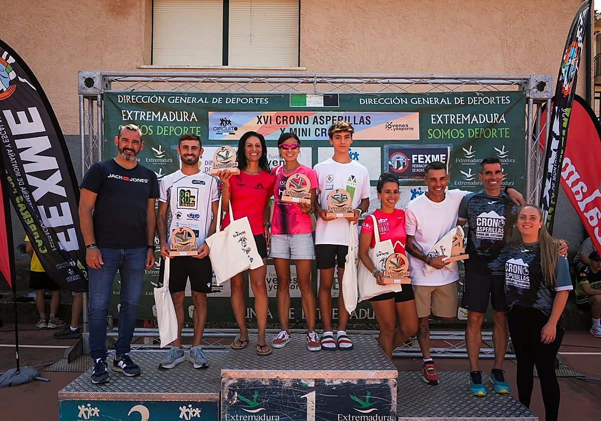Podio con los ganadores de la Crono Asperillas 2025.