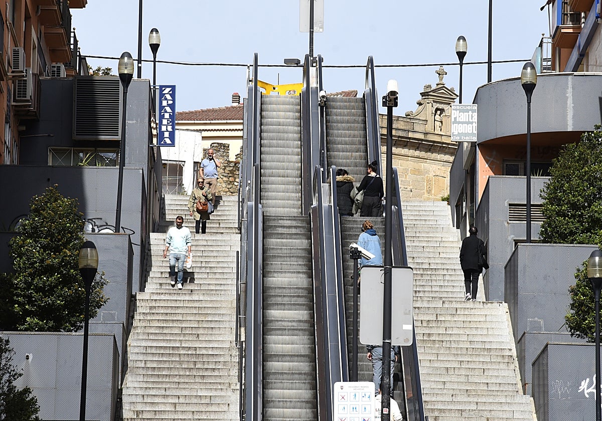 La situación del estado de las escaleras mecánicas llegó a la última sesión plenaria.