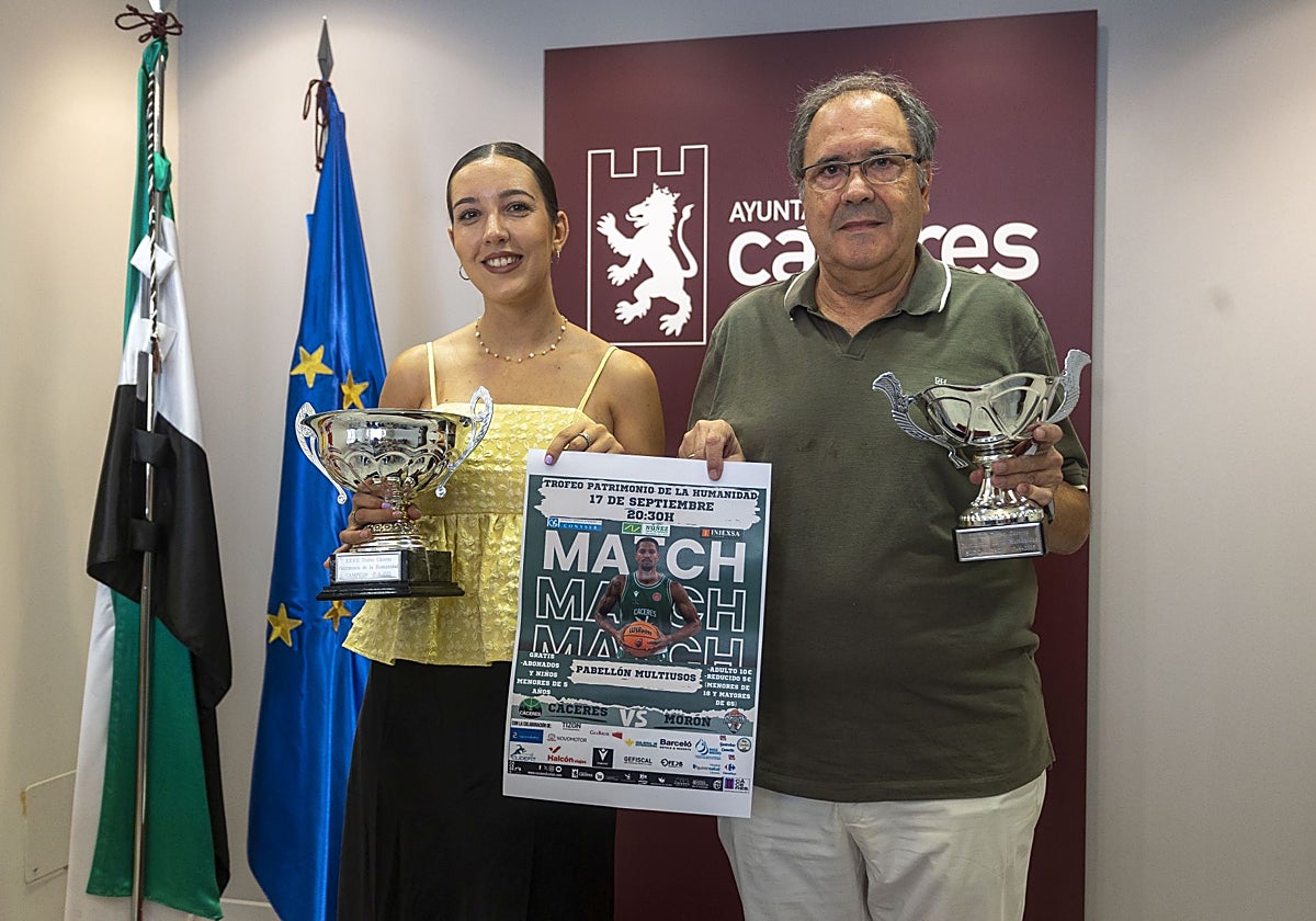 El presidente del Cáceres, José Manuel Sánchez, junto a la concejala de Deportes, Noelia Rodríguez.