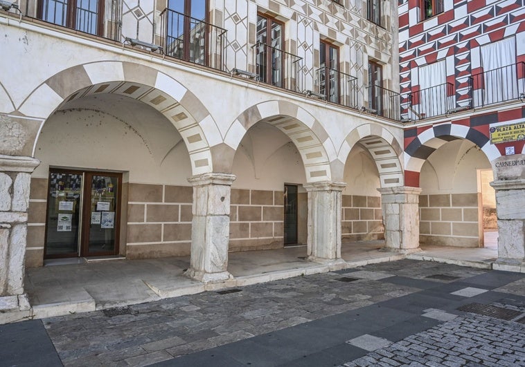 La Universidad Popular de Badajoz empieza el curso sin mudarse a la Plaza Alta con la UNED