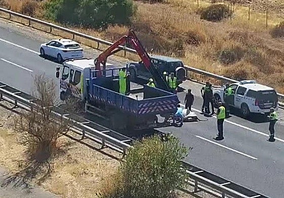 Coches parados en la autovía, en sentido Sevilla.