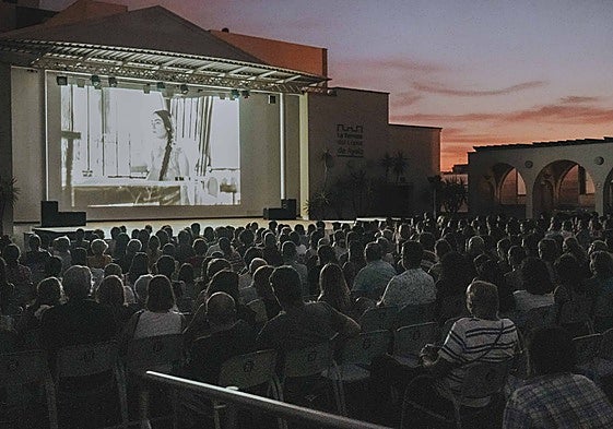 Proyección de una película este verano en la Terraza del López