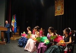 Foto de archivo de la reina y las damas de las fiestas de San Mateo en Fregenal de la Sierra.