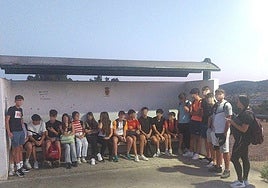 Alumnos que usan la ruta de La Morera, La Parra y Salvatierra de los Barros hasta Zafra, sin transporte escolar este jueves.