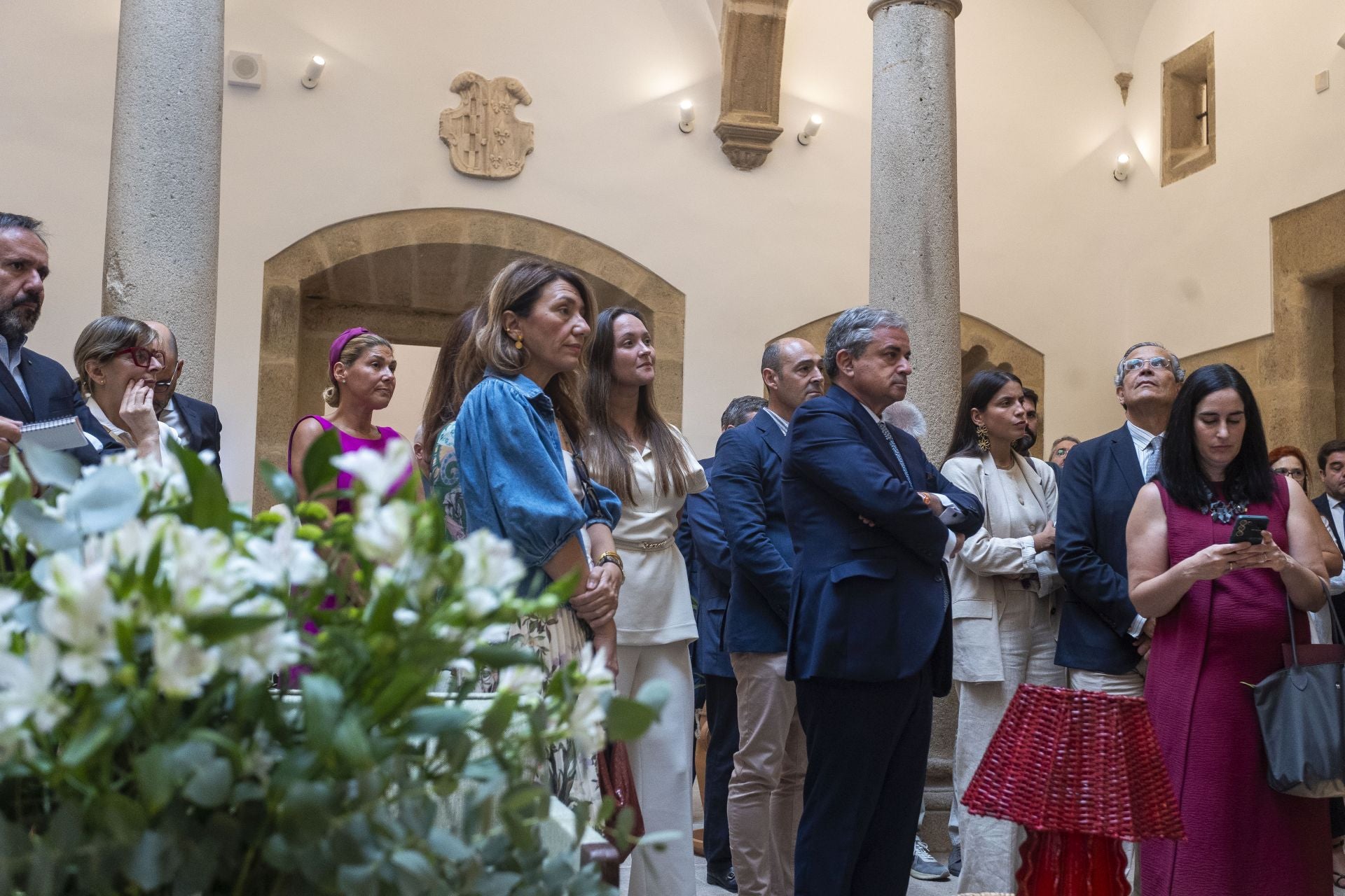 Concejales, responsables culturales y empresarios del sector durante la presentación. 