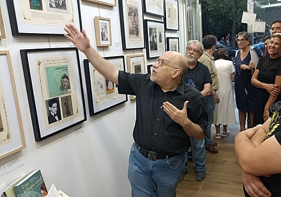 Inauguración de la exposición 'Artistas, cantantes y actrices españolas' en La lente y el pincel .
