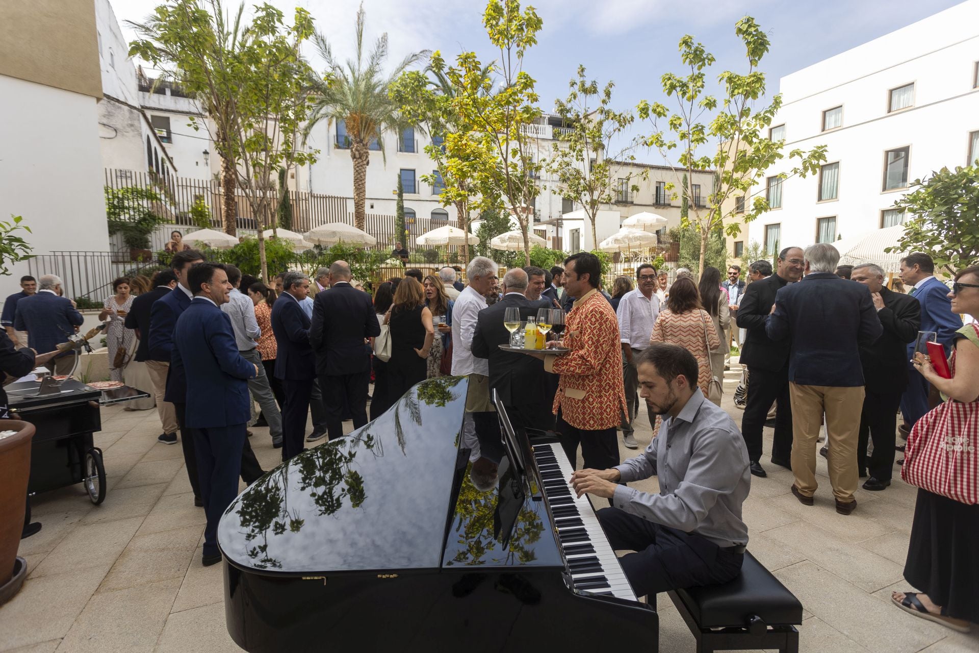 La música de piano acompañó el coctel en el patio de la calle Zapatería. 