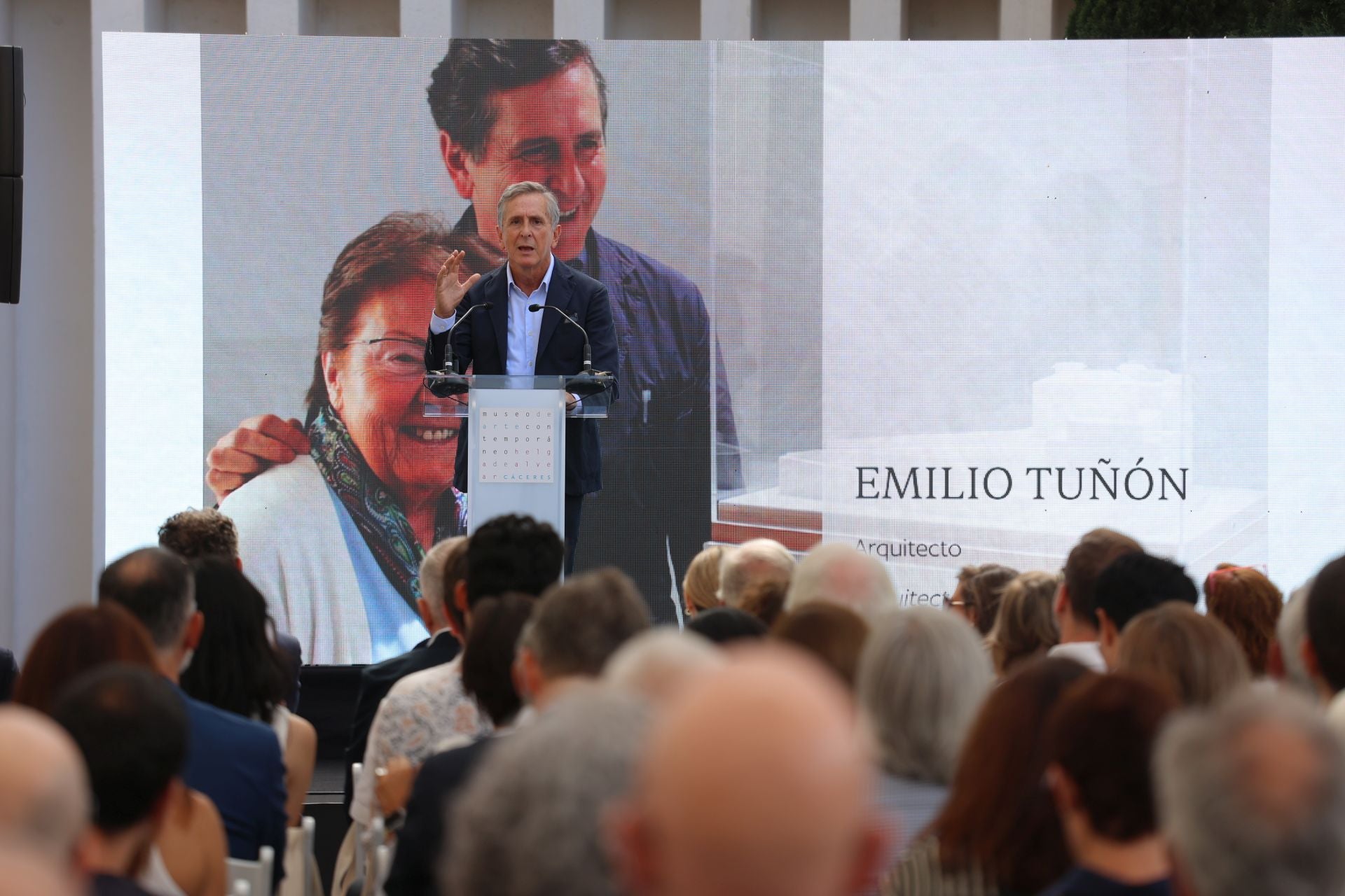 Homenaje a Helga de Alvear