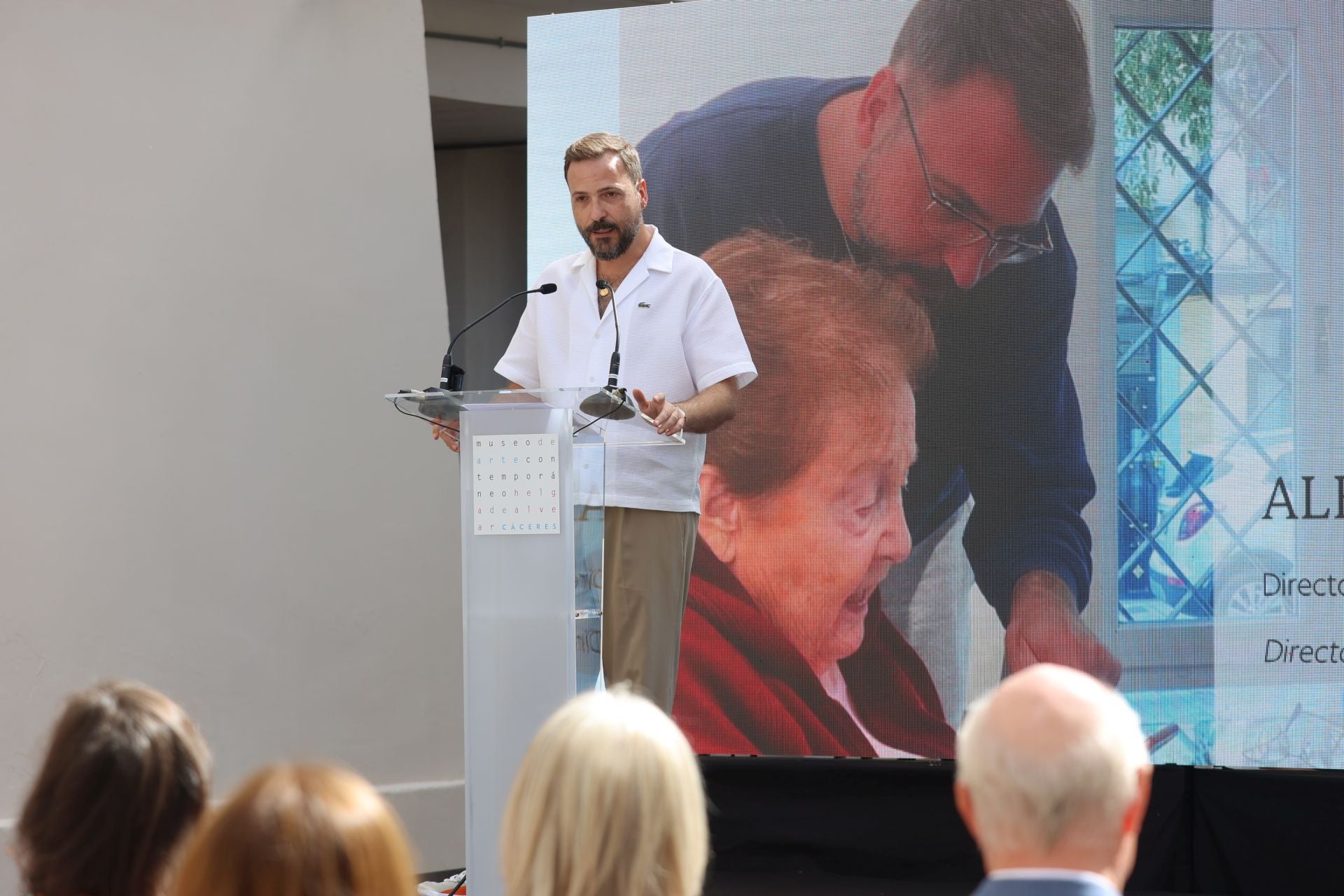 Homenaje a Helga de Alvear