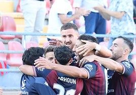 El Extremadura celebra uno de los dos tantos anotados este domingo frente al Yeclano.