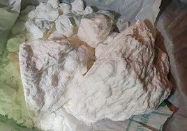 Droga intervenida por los agentes.