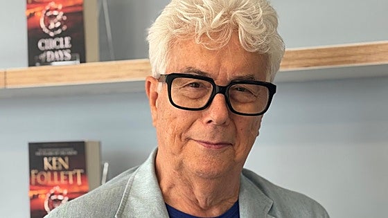 El escritor británico Ken Follett desvela el destino extremeño en el que pasa sus vacaciones