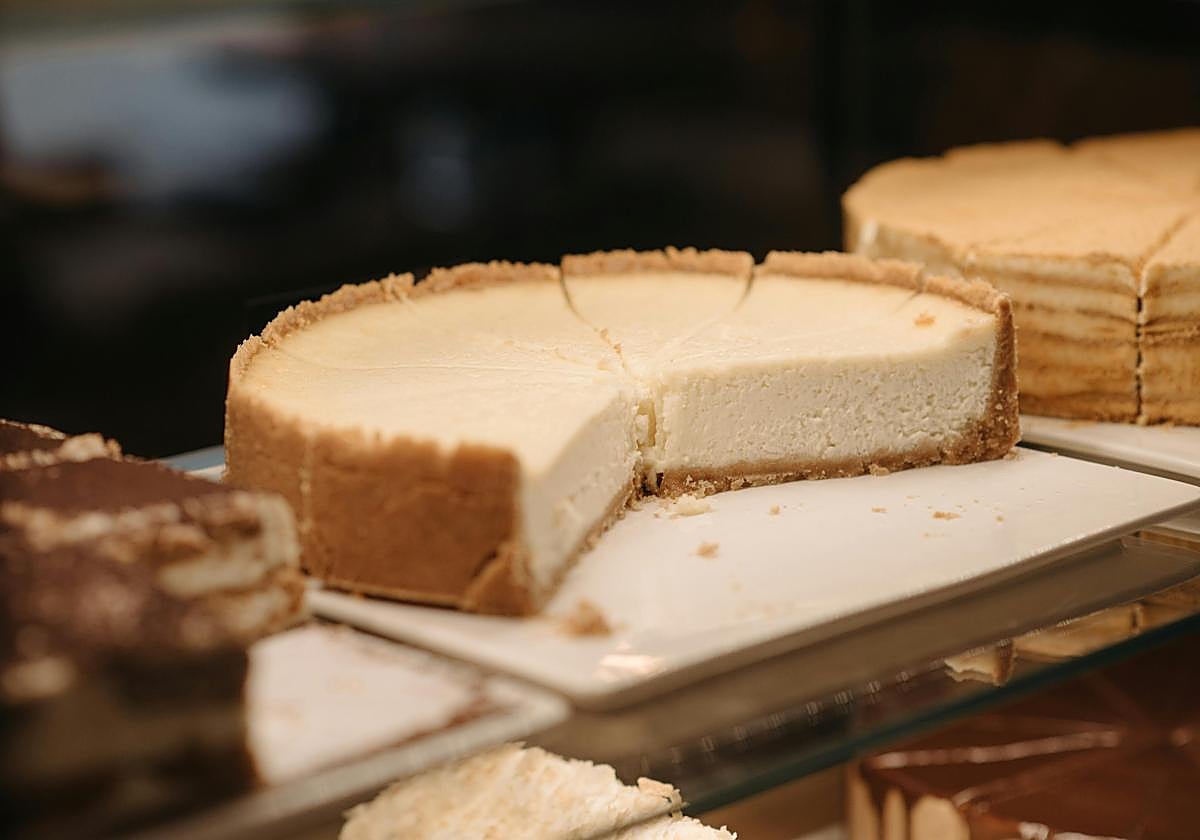Imagen de una tarta de queso, uno de los postres favoritos de los españoles