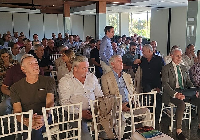 Asistentes esta mañana en Don Benito a una jornada tras la reunión de la directiva de Fenacore.