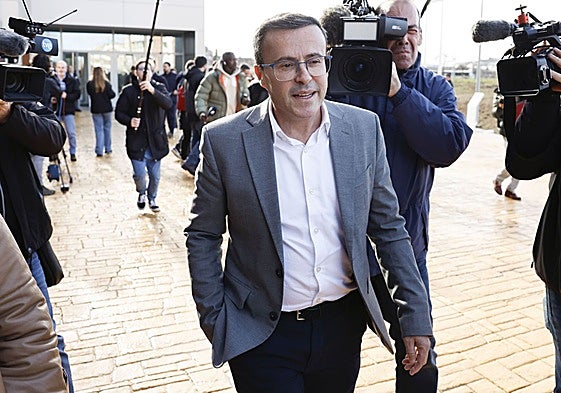 Miguel Ángel Gallardo, a las puertas del juzgado el día de su declaración por el caso Azagra.