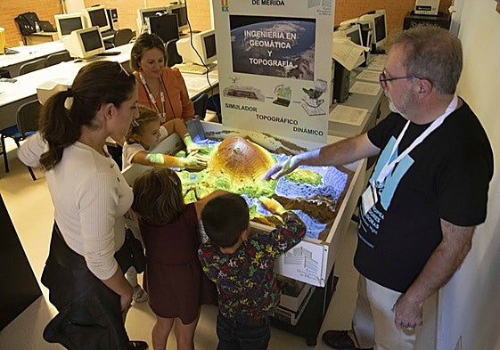 Taller en el Centro Universitario de Mérida en una edición anterior de la Noche de los Investigadores.