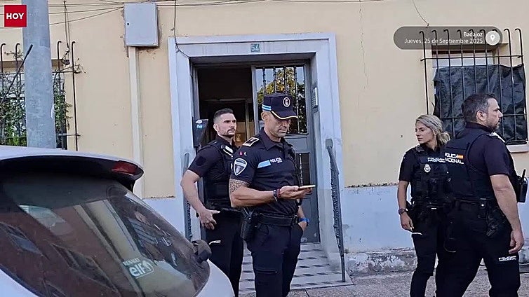 Hallan el cadáver de una mujer de 29 años al sofocar un incendio en Badajoz