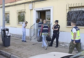 Incendio en una vivienda de la avenida Santa Marina.