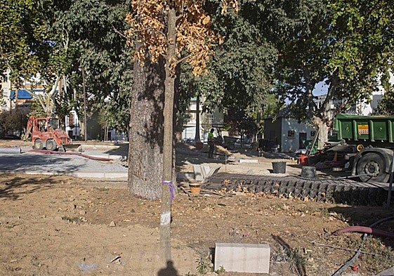 Imagen de una zona del parque López de Ayala en la que todavía no se han terminado los trabajos.