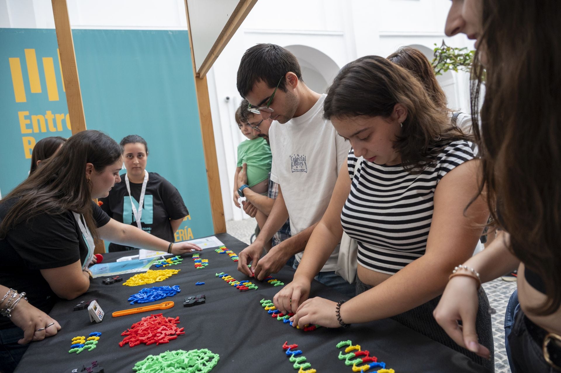 Las mejores imágenes de la Noche de los Investigadores de Badajoz