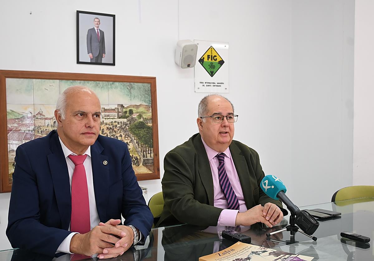 El alcalde y presidente de la Entidad Ferial y el comisario de Ferias durante la presentación